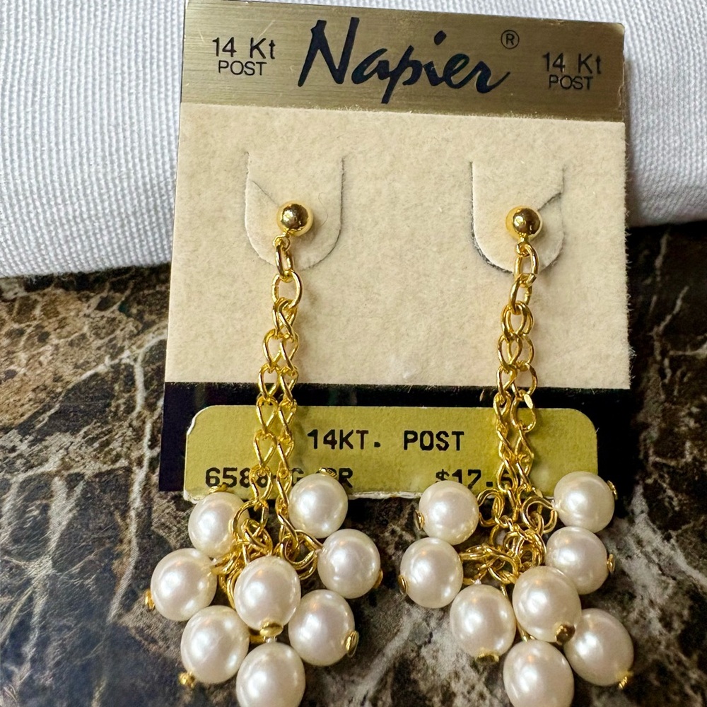 Napier Vintage NWT 14 K gold post Chain Earrings with Pearl Clusters